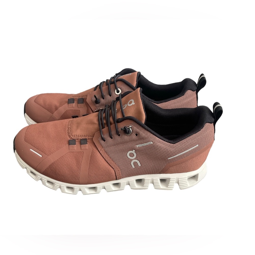 NEW ON Running Cloud 5 Sneakers, size 8